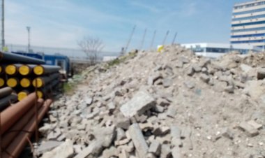 Depozit ilegal de deșeuri depistate de Garda de Mediu în zona Poarta 1 din Portul Constanța