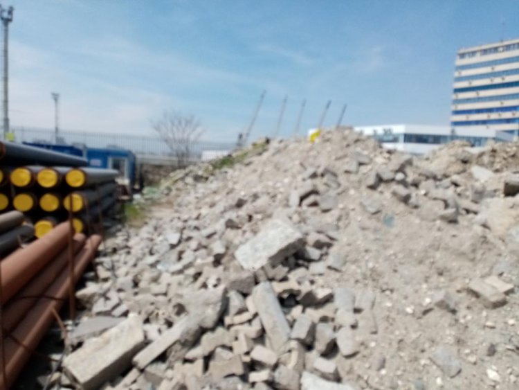 Depozit ilegal de deșeuri depistate de Garda de Mediu în zona Poarta 1 din Portul Constanța
