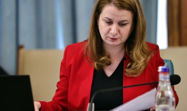 Guvernul a aprobat creşterile salariale pentru angajaţii din învăţământ