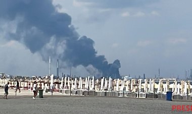 Incendiu puternic la Rafinăria Petromidia Năvodari. A fost activat Planul Roșu de Intervenție