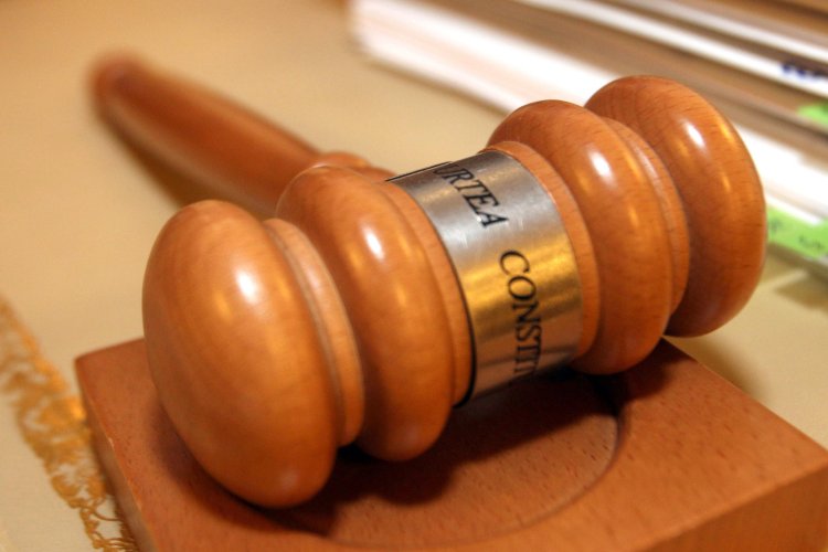 Doi candidaţi la legerile prezidențiale solicită Curţii Constituţionale anularea alegerilor din primul tur