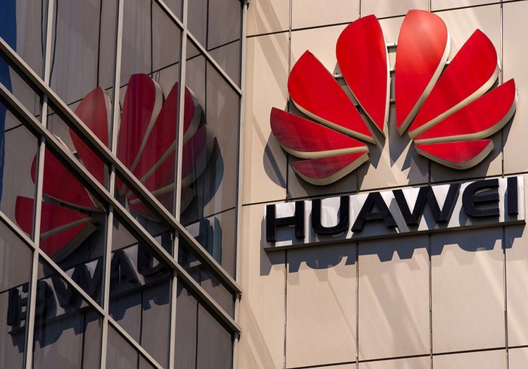 UE ia în considerare să interzică Huawei din construcția rețelelor 5G