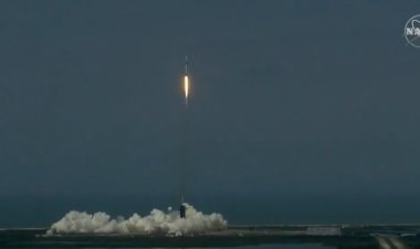 Foto: NASA şi SpaceX au lansat cu succes Crew Dragon către Staţia Spaţială Internaţională