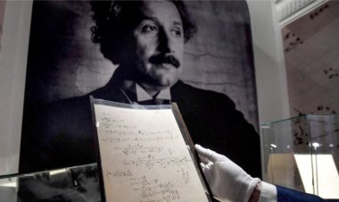 Un manuscris al lui Einstein despre teoria relativităţii, vândut la o licitație cu 11,6 milioane de euro