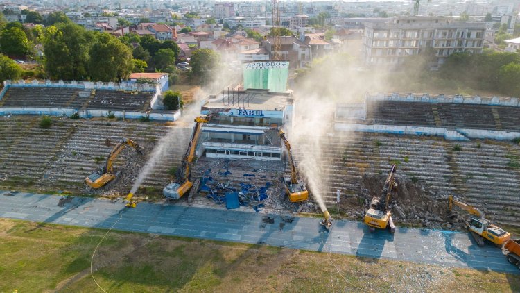 Au început lucrările de demolare a stadionului Gheorghe Hagi din Constanța