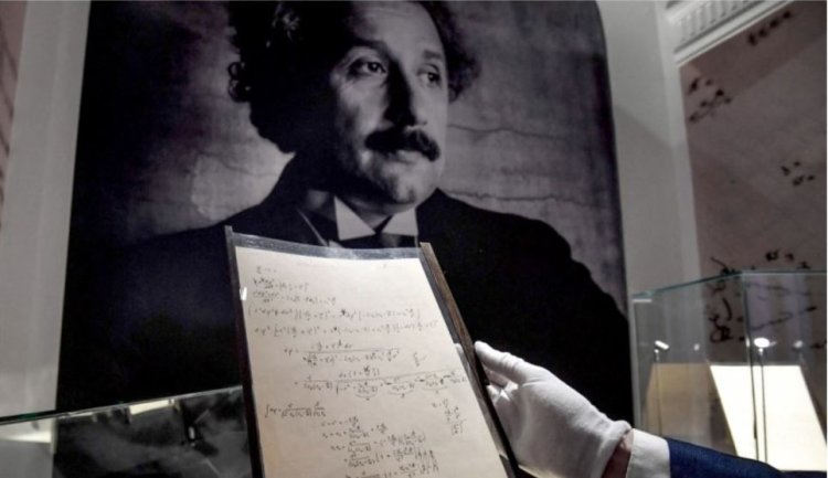 Un manuscris al lui Einstein despre teoria relativităţii, vândut la o licitație cu 11,6 milioane de euro