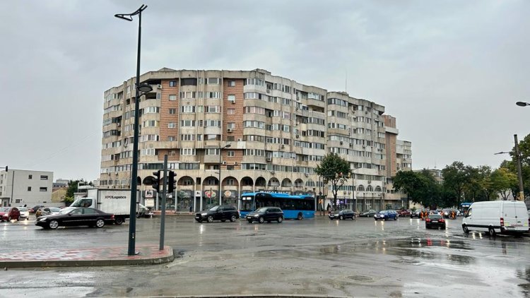 În intersecția de la Trocadero va fi întreruptă semaforizarea pentru cinci zile