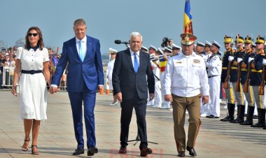 FOTO - Preşedintele Klaus Iohannis, prezent la ceremoniile de Ziua Marinei Române