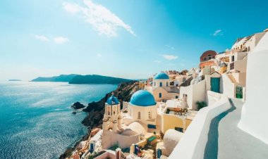 Turoperator: Turiştii preferă sejururi mai scurte în destinaţii apropiate, dar au mai multe vacanţe pe an