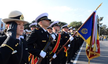 Viitorii marinari, au participat la deschiderea noului an universitar
