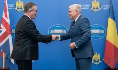 Ambasadorul Marii Britanii la Bucureşti, decorat cu Emblema de Onoare a Armatei României