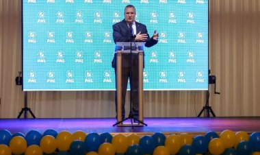 Nicolae Ciucă îi linişteşte pe bugetari: Nu se va umbla la voucherele bugetarilor