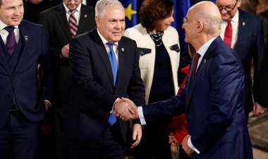 Angel Tîlvăr: Dezvoltarea industriei de apărare din România constituie un obiectiv principal pentru MApN