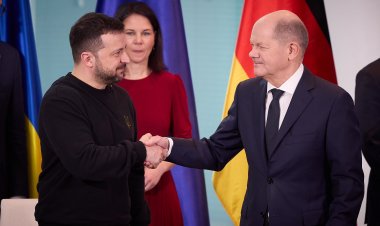 Germania şi Ucraina au semnat un acord de securitate bilateral istoric, însoţit de un ajutor militar