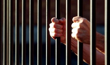 Arest prelungit cu încă 30 de zile pentru mama care şi-a omorât fetiţa în bătaie