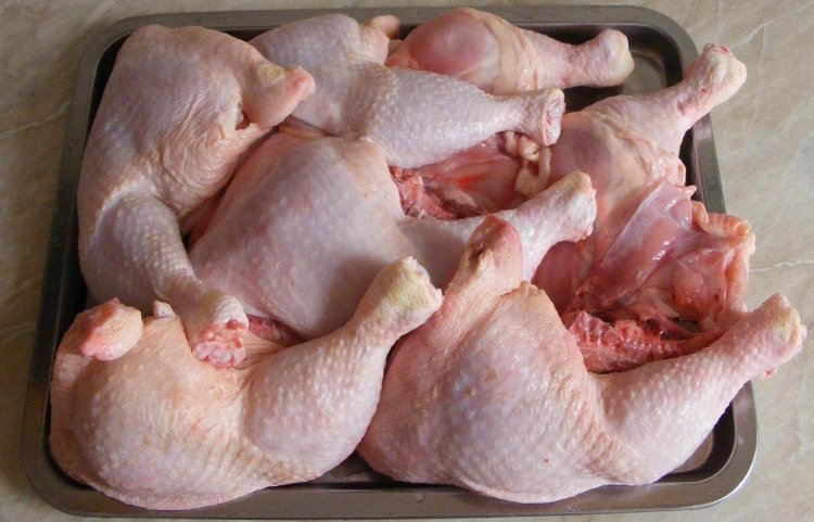 Amenzi de peste 45.000 de lei şi carne de pui cu Salmonella retrasă de la vânzare