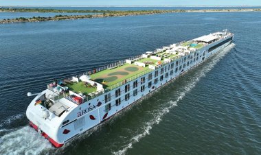 Peste 300 de turiști străini, sosiți în portul Constanța cu navele A Rosa Flora și Viking Kadlin