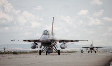 Trei avioane F-16 cumpărate de România din Norvegia au sosit la Câmpia Turzii