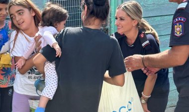 Pompierii constănțeni au revenit în Amzacea cu alimente, haine, jucării și rechizite