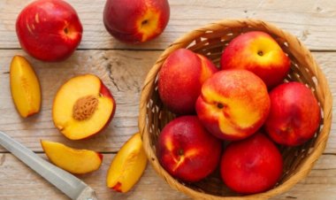 Nectarine cu nivel ridicat de pesticide, retrase de la vânzare de comisarii ANPC