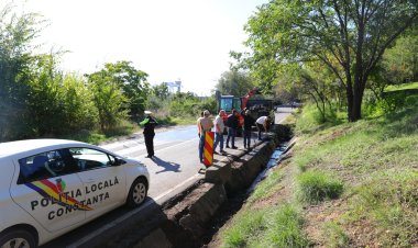 Se decolmatează rigolele din zonele cu risc la inundații din municipiul Constanța