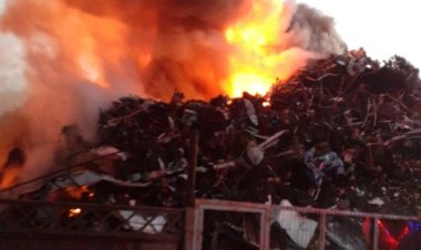 Incendiu puternic la un centru de colectare fier vechi din incinta Port Murfatlar