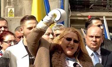 Şoşoacă şi-a depus candidatura la președinție: Sistemul nu este pregătit pentru oameni ca noi