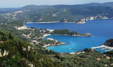 Paralela45: Zboruri săptămânale spre opt insule grecești, în sezonul 2025, din zece orașe
