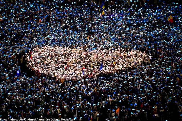 EuRo Manifest: Mii de persoane participă la manifestația proeuropeană din București