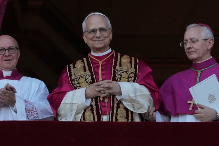 Noul Papă este cardinalul american Robert Francis Prevost, care a ales numele pontifical de Leon al XIV-lea