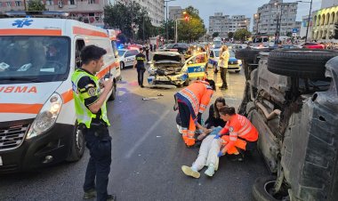 Autospecială de poliţie aflată în misiune, implicată în accident rutier pe un bulevard din Constanța