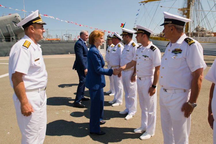 Majestatea Sa Margareta și Principele Radu au vizitat fregata Regina Maria și Academia Mircea cel Bătrân