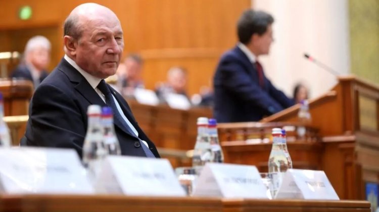 Traian Băsescu, operat pe cord la un spital din Paris