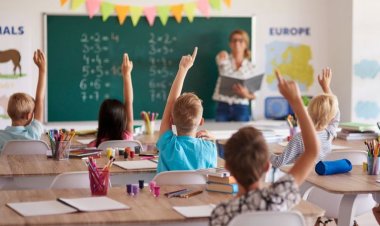Bolojan, despre reforma burselor: Avem clase întregi cu burse de merit, dar la Bacalaureat iau note de 5 şi 6