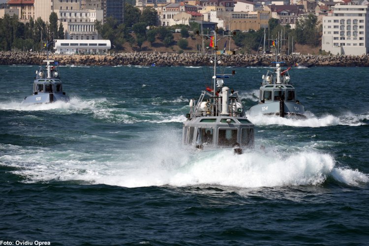 Repetiție generală de Ziua Marinei Române cu mii de militari şi nave de luptă