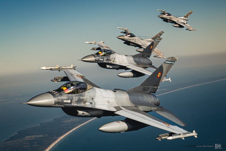 Încă trei avioane F-16 Fighting Falcon au aterizat în România, din Norvegia