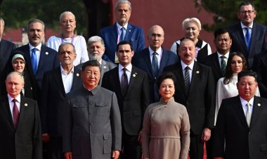 Adrian Năstase și Viorica Dăncilă, la parada militară din China