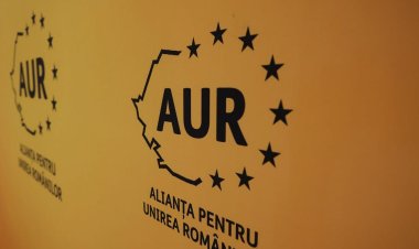 AUR: Elevii şi profesorii trebuie să spună Tatăl Nostru și să cânte imnul, înainte de începerea orelor de curs