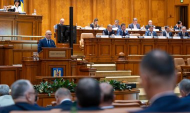 Trei din cele patru moțiuni de cenzură împotriva guvernului Bolojan au picat