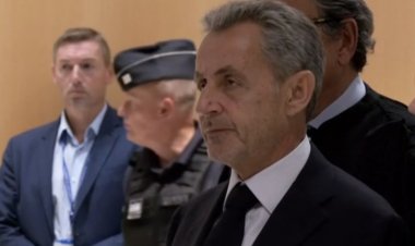 Fostul președinte francez Nicolas Sarkozy, condamnat la 5 ani de închisoare cu executare