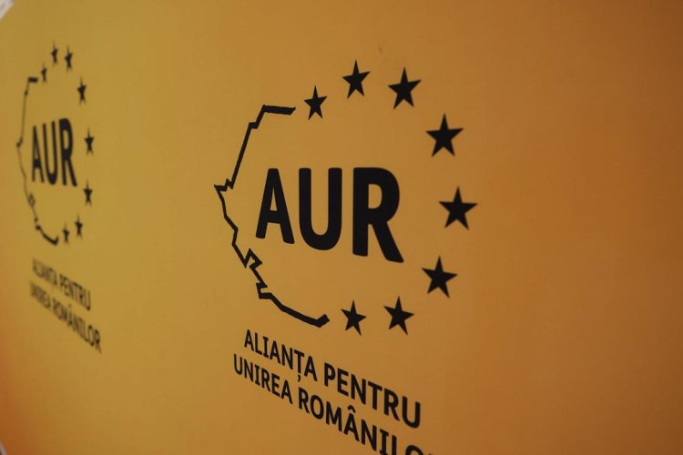AUR: Elevii şi profesorii trebuie să spună Tatăl Nostru și să cânte imnul, înainte de începerea orelor de curs