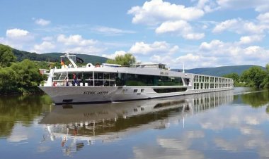 Nava fluvială de pasageri Scenic Jasper, escală în Portul Constanţa. Are la bord peste 150 de turişti