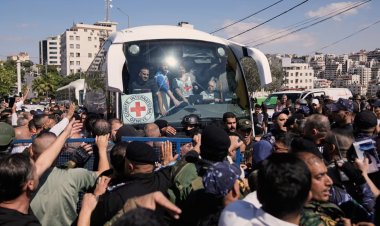 Israelul a început eliberarea deținuților palestinieni după revenirea ultimilor ostatici