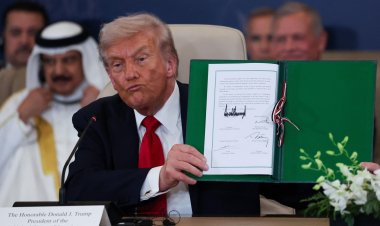 Donald Trump a semnat Acordul de pace pentru Gaza. Trump: A durat 3.000 de ani. Nu am mai văzut niciodată atâta fericire