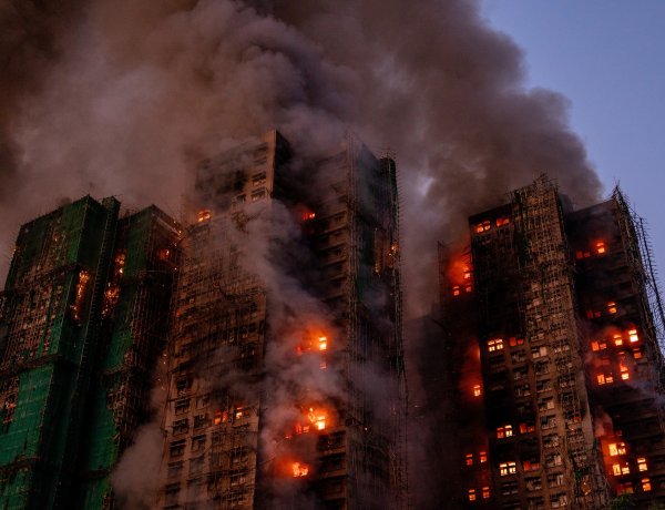 Bilanțul incendiului devastator din Hong Kong a ajuns la 128 de morți