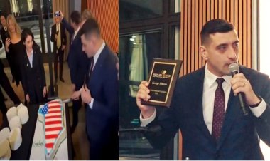 George Simion a tăiat un tort în forma Groenlandei acoperit cu steagul SUA