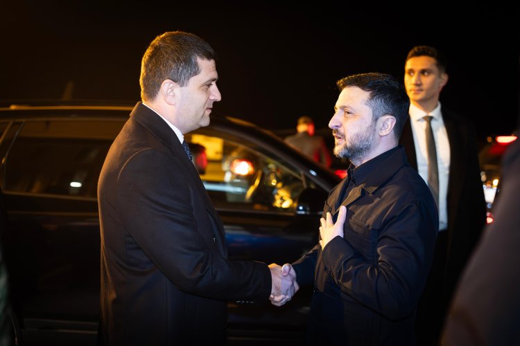 FOTO Ministrul Radu Miruță și președintele Volodimir Zelenski, în vizită la Baza 86 Aeriană de la Borcea