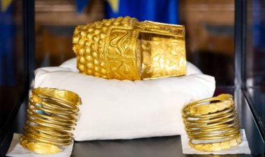 Coiful de la Coțofenești și cele două brățări de aur au fost aduse în țară