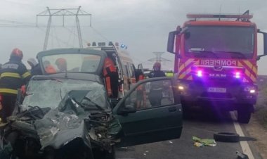 Accident rutier pe DN22, între Săcele şi Gura Dobrogei. Două persoane şi-au pierdut viaţa