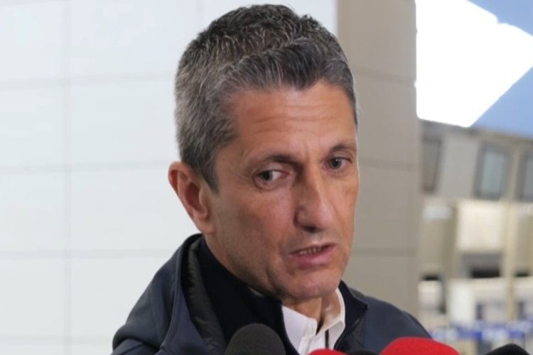 Răzvan Lucescu, în lacrimi pe aeroport: Staţi cât mai mult de vorbă cu părinţii voştri